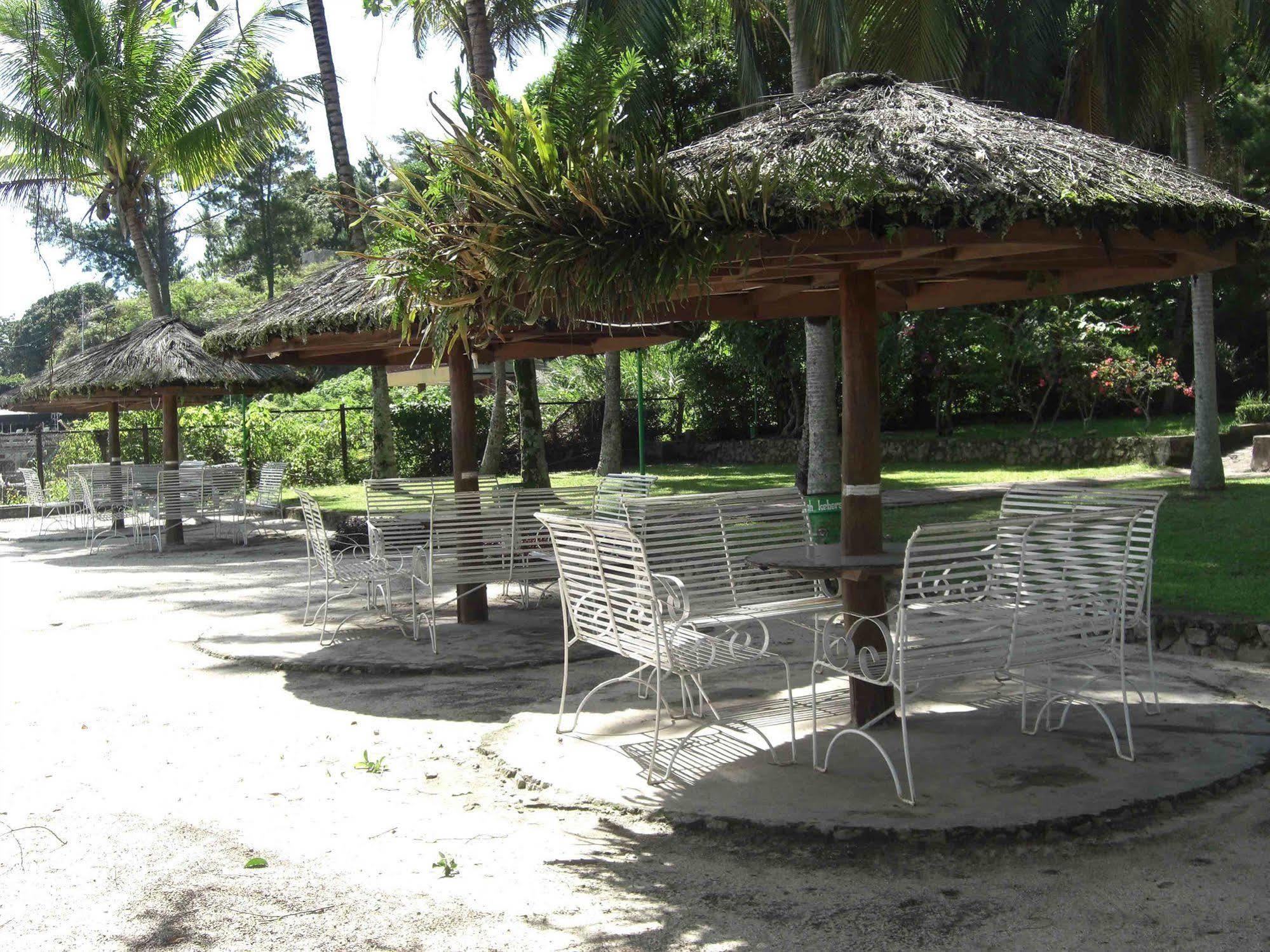 Hotel Pandu Lakeside Tuktuk Exterior foto